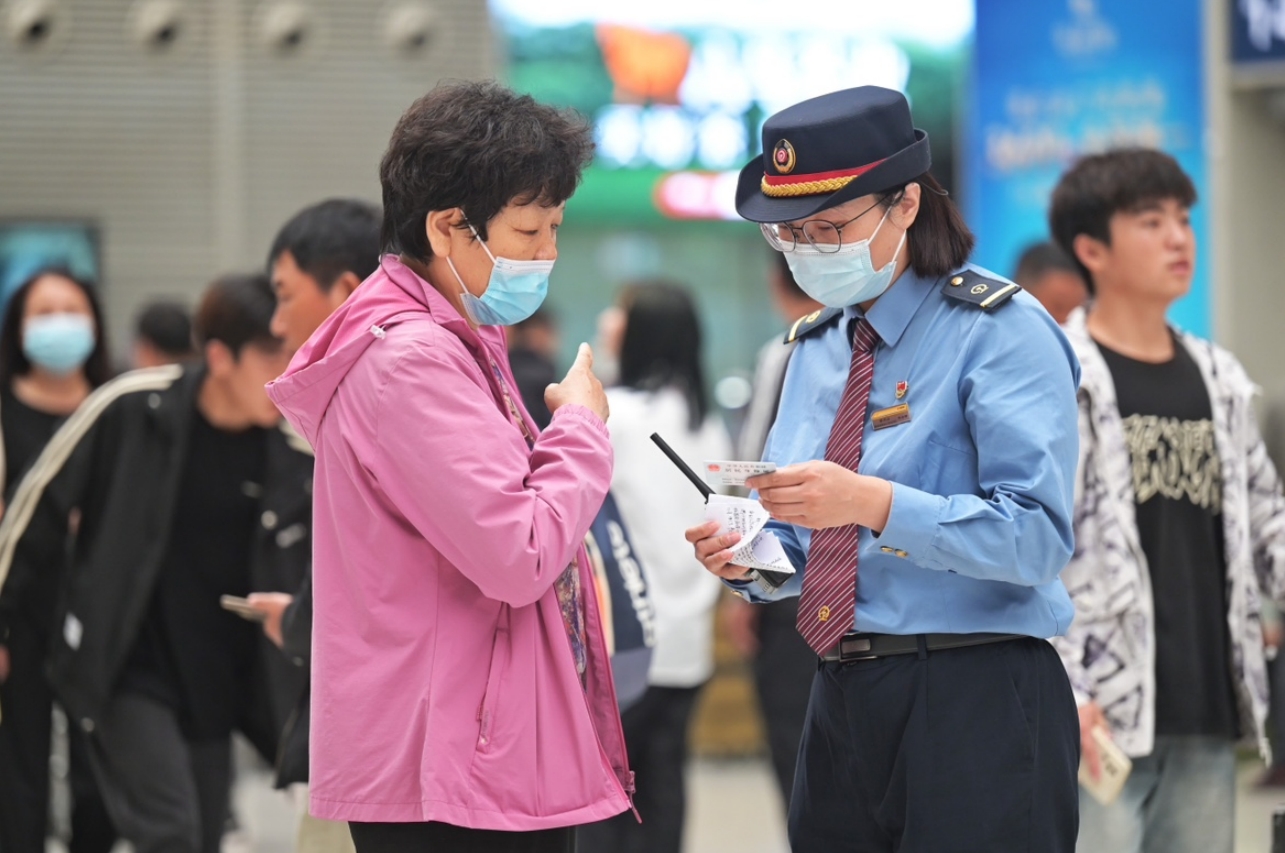 国铁集团郑州局迎来节前客流高峰 预计发送旅客69.1万人