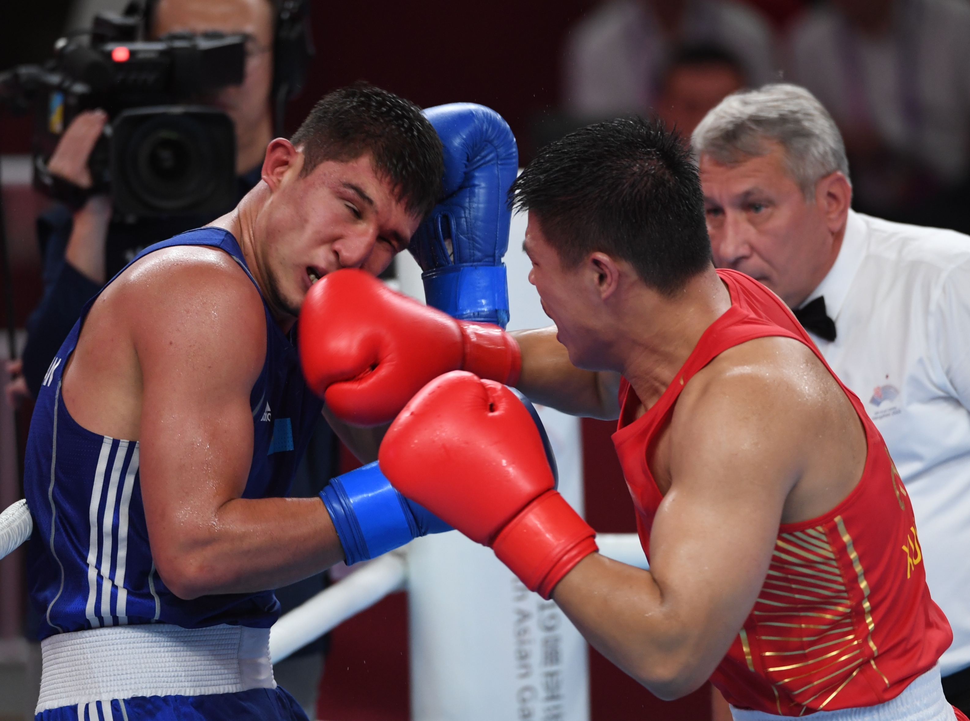 亚运会男子拳击半决赛塔沟武校韩雪振强势获胜