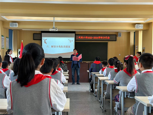郑州市管城回族区二里岗小学召开少先队员代表大会