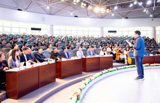 专家指点 课题开题 郑州11中助力英语教育教学提升