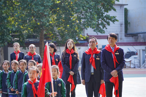 郑州市二七区幸福路小学教育集团举行少先队新队员入队仪式