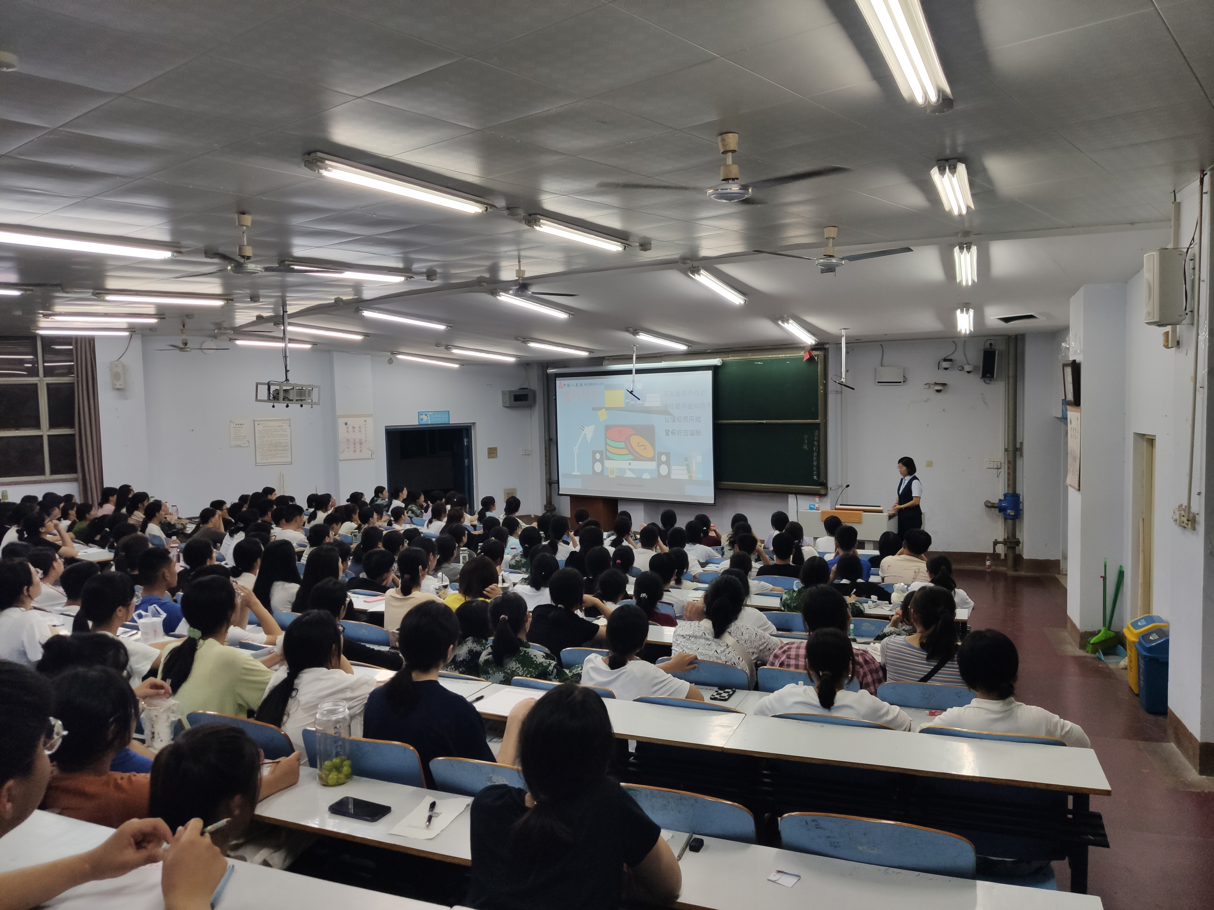 浦发银行郑州分行积极开展金融知识进校园活动
