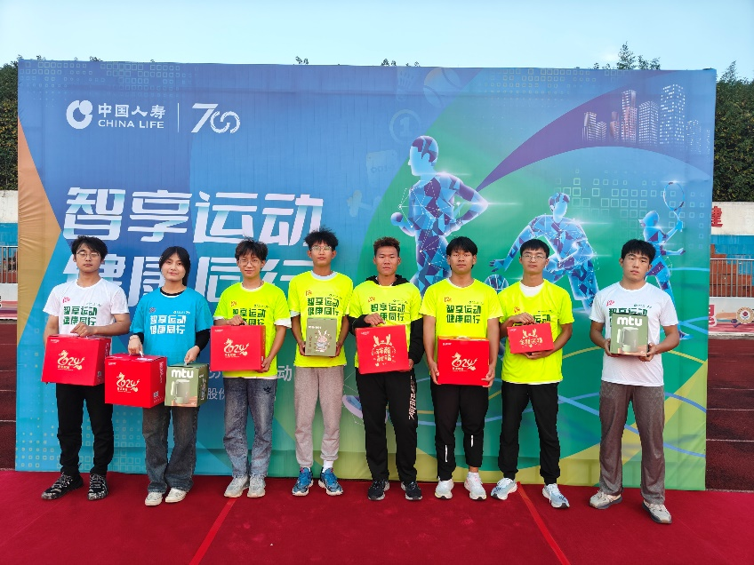 中国人寿寿险信阳分公司开展“智享运动 健康同行”健行活动