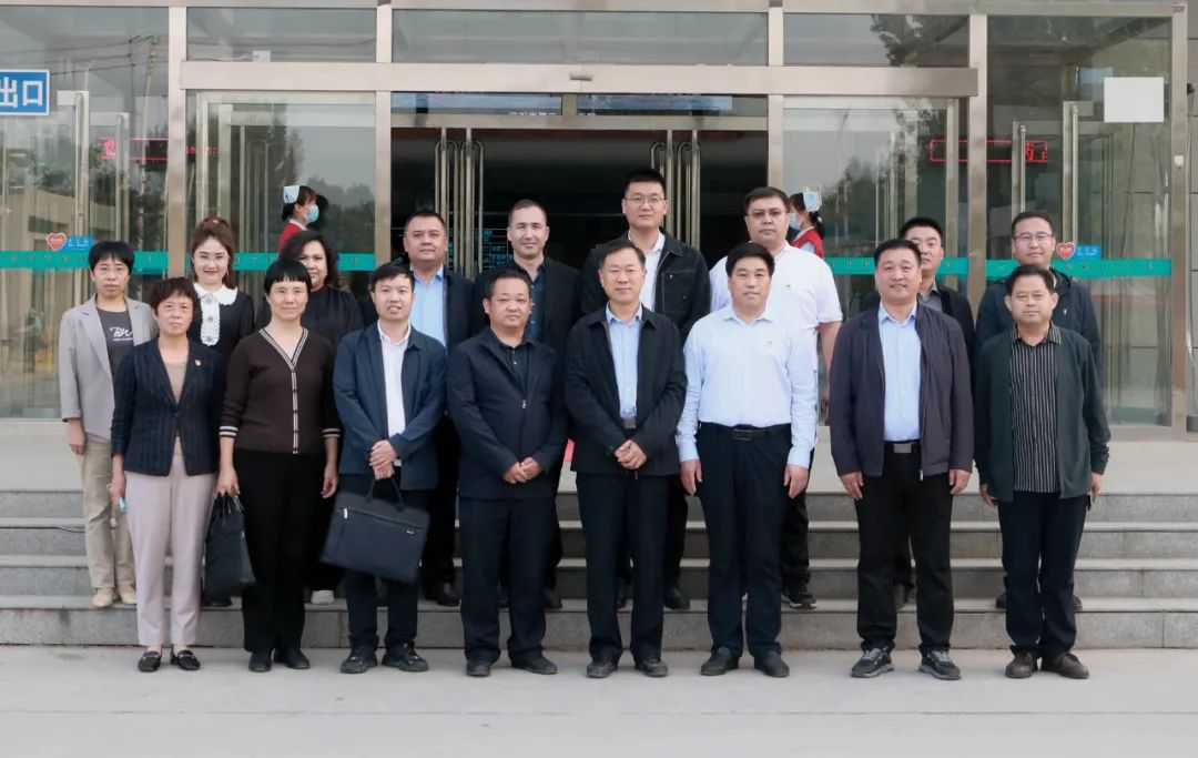 新疆维吾尔自治区和田地委政法委领导赴濮阳市六院调研工作