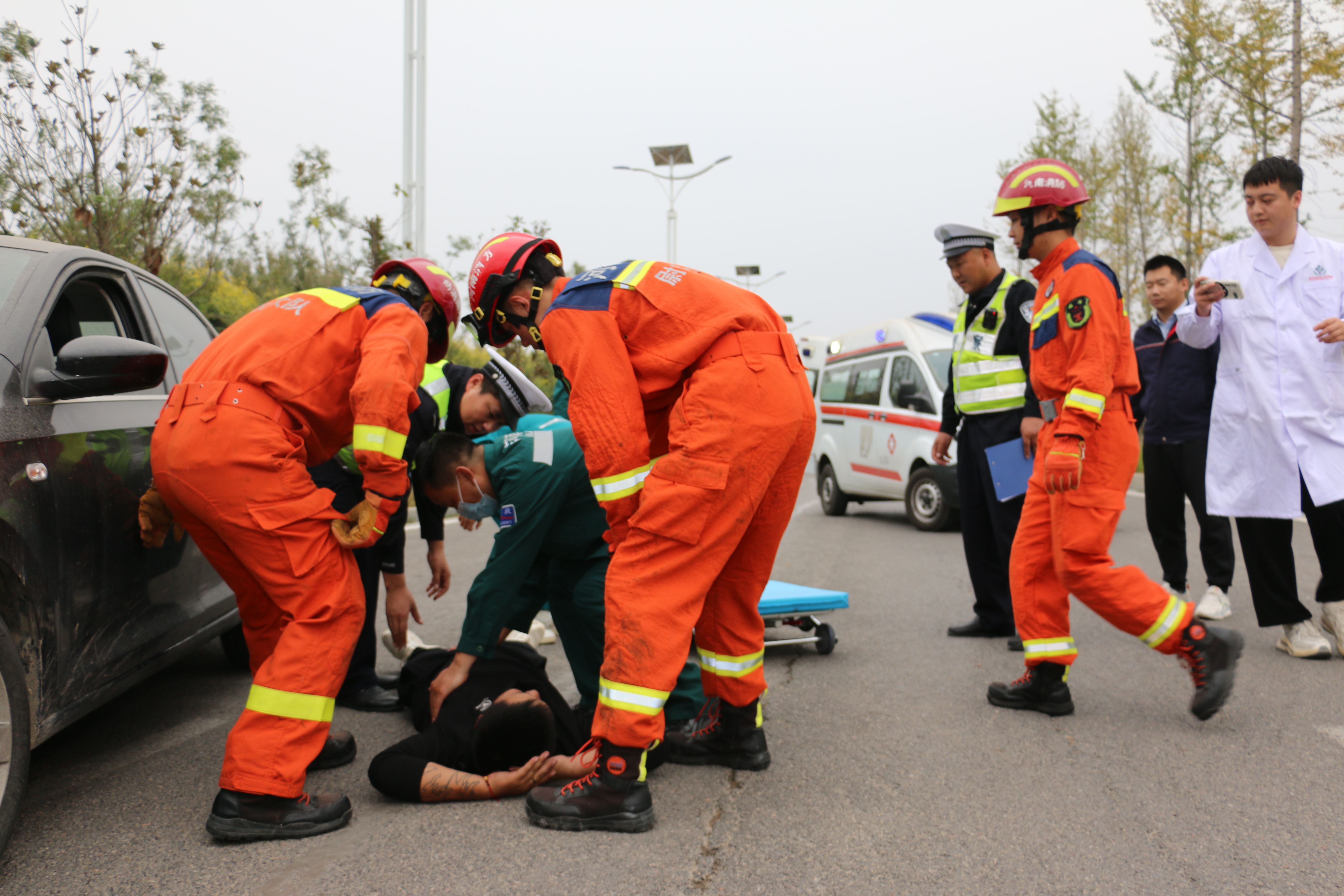 尉氏交警开展交通事故应急处置演练