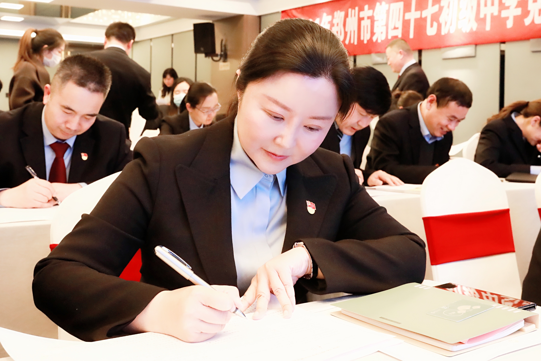 夏霞让孩子们看到教育的光身边校长的故事