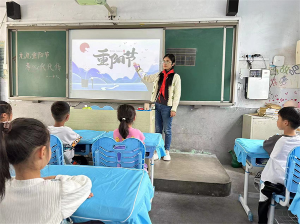 郑州高新区南流小学开展重阳节主题教育活动