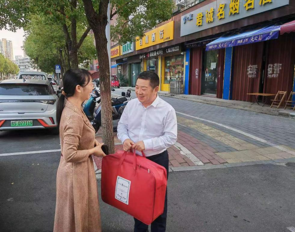 信阳市浉河区司法局：金秋送温暖 情暖重阳节