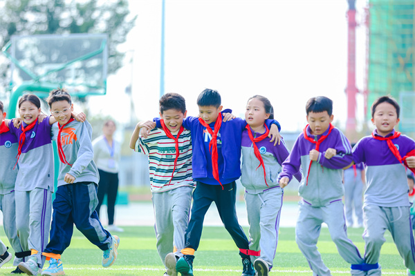 华师附属郑州高新区金竹街小学举行第一届秋季运动会