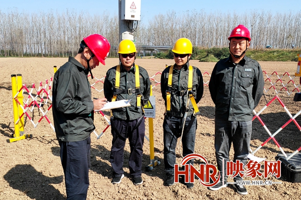 国网平舆县供电公司：带电消缺不停 备战迎峰度冬