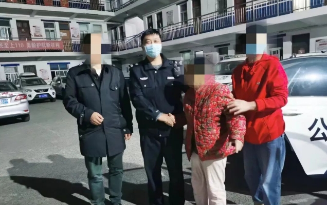 安阳文峰公安助迷途老人找到家人