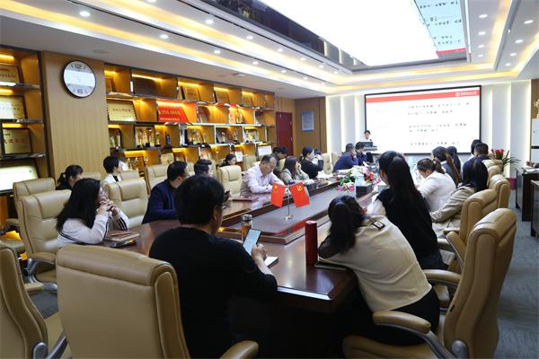 郑州市第五十八中学举行干部读书讲坛