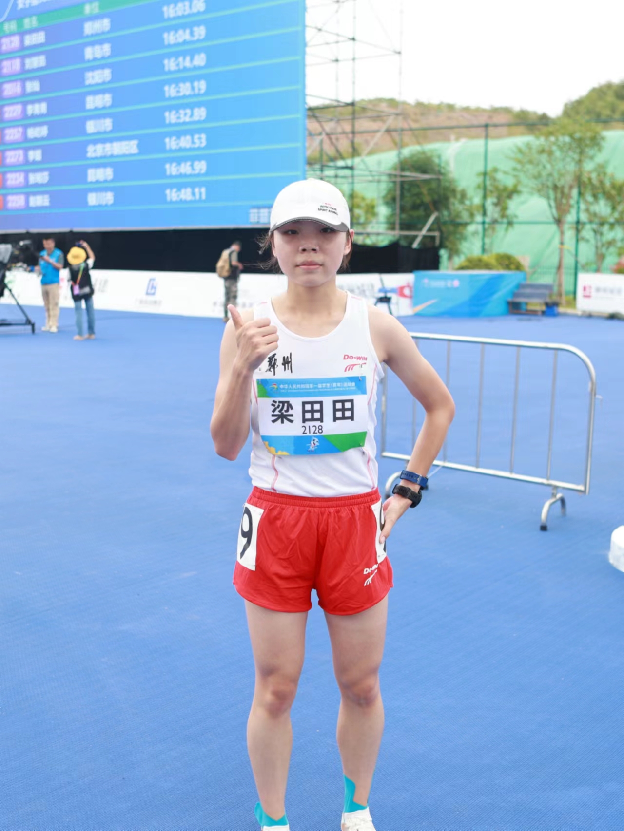 学青会丨梁田田女子5000米夺冠