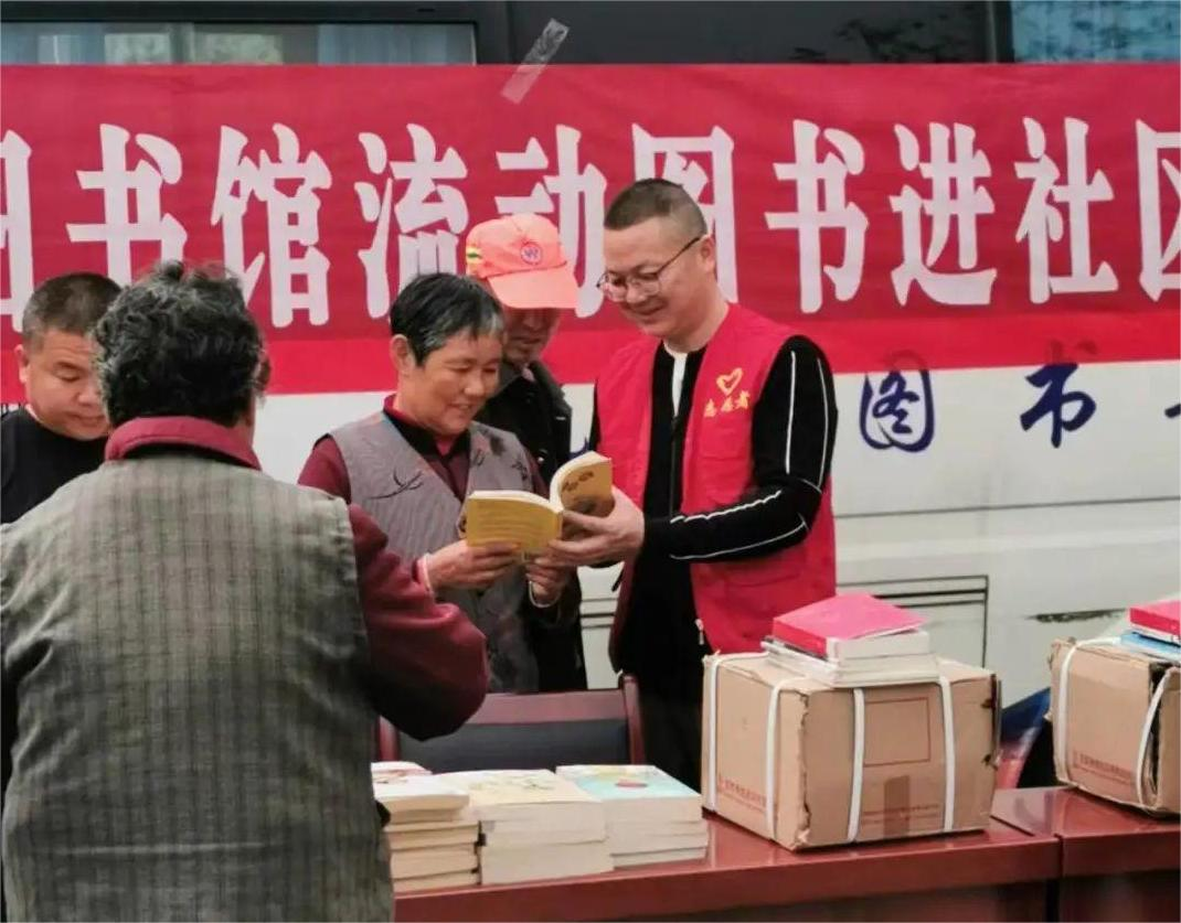 息县：流动图书进社区 共享书香“悦”民心