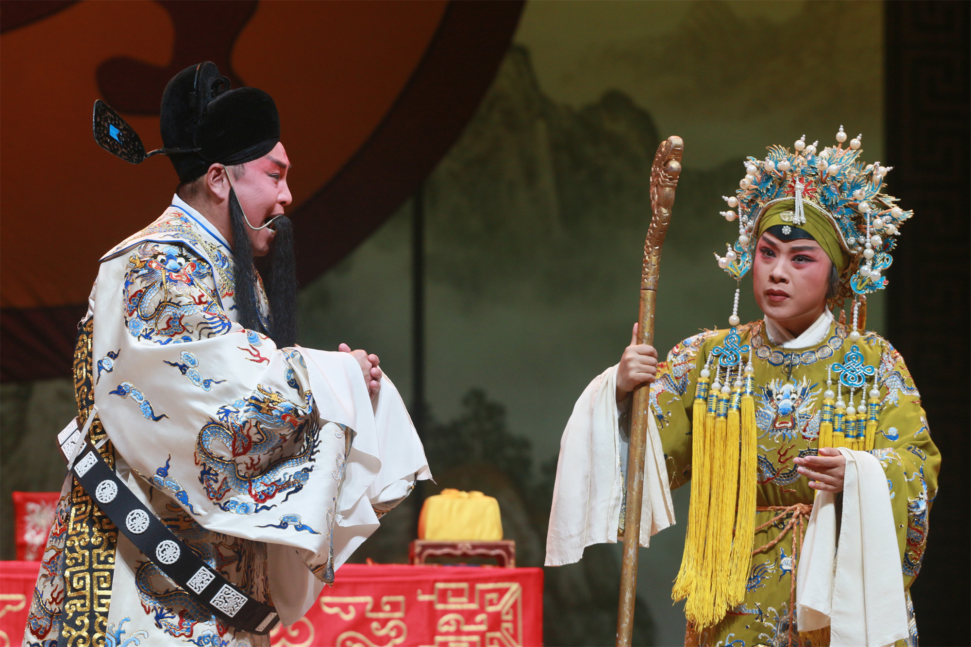 豫剧穆桂英大破天门阵亮相第五届豫剧艺术节受到热烈欢迎