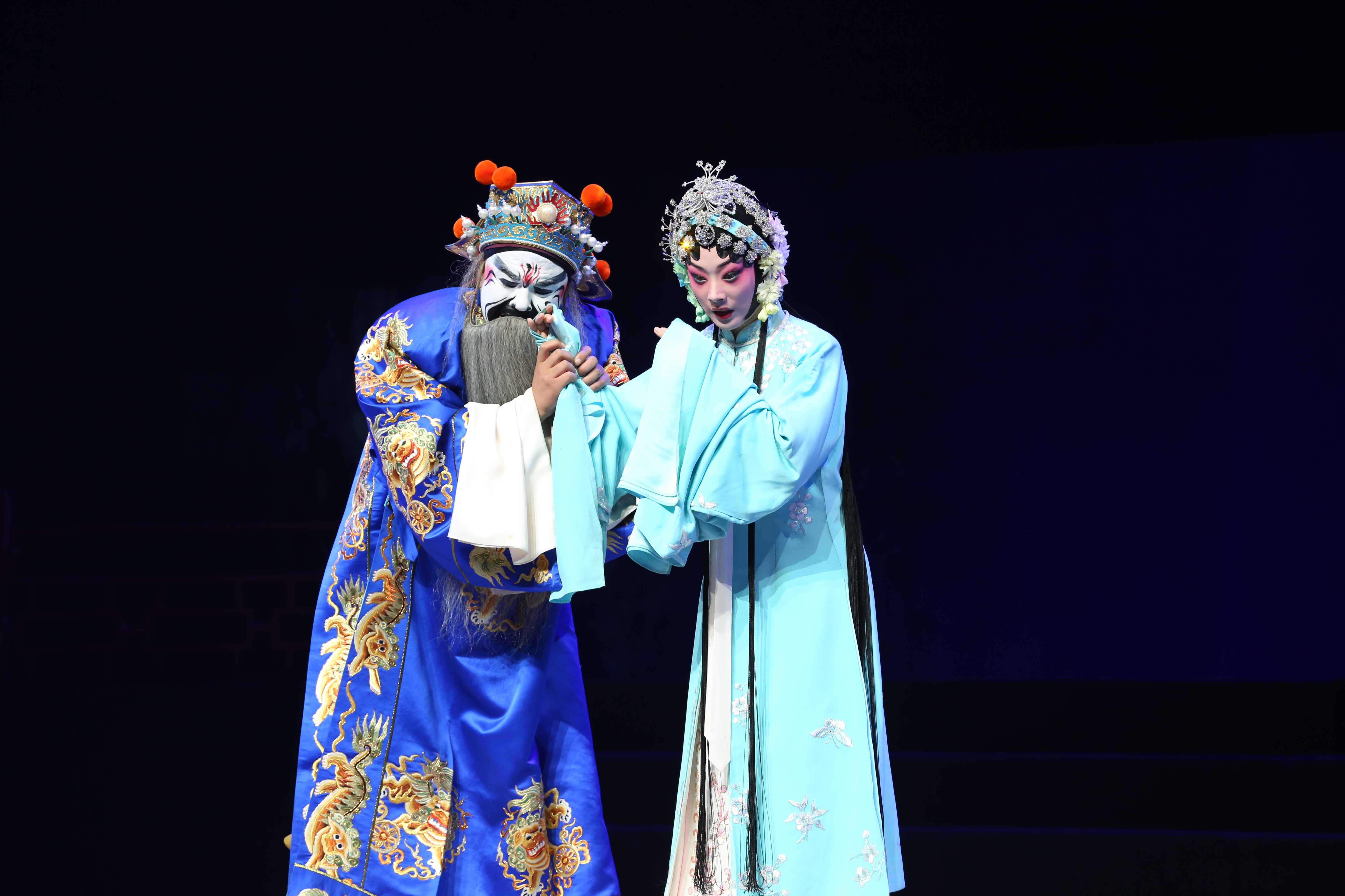 《红梅记》搬上舞台已将近十年,为了锻炼青年演员,河南豫剧院青年团不