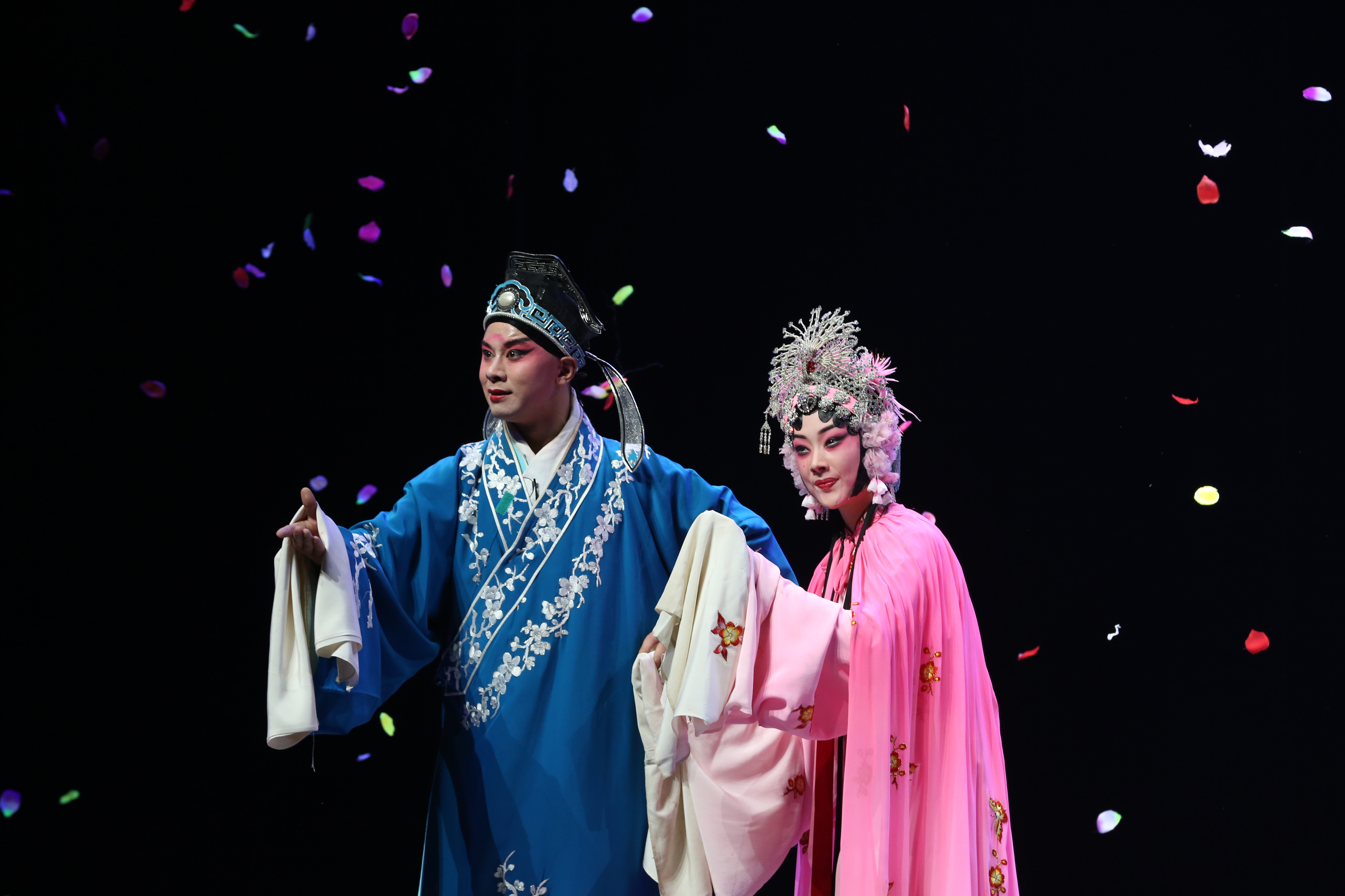 《红梅记》搬上舞台已将近十年,为了锻炼青年演员,河南豫剧院青年团不