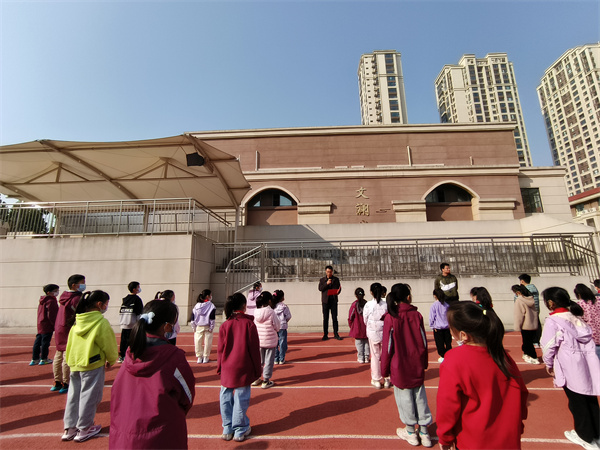 郑州市管城区创新街小学澜湾校区开展应急疏散消防演练活动