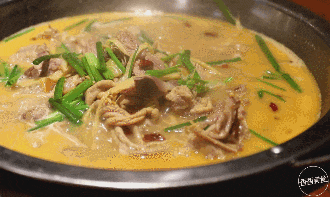 从配菜到主料全都从老家采购，就为了这一口家乡味儿