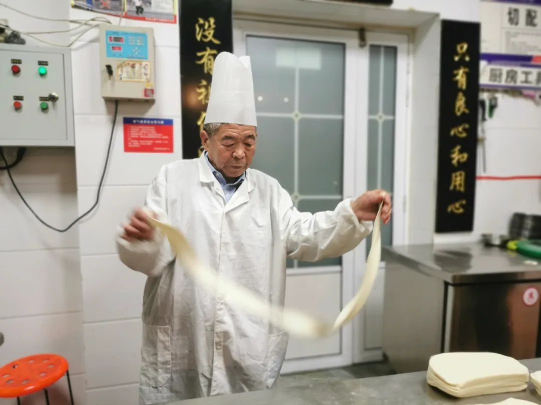 色香味就全了不放辣椒油的烩面是没有灵魂的叶县"瘸子烩面"是一家老