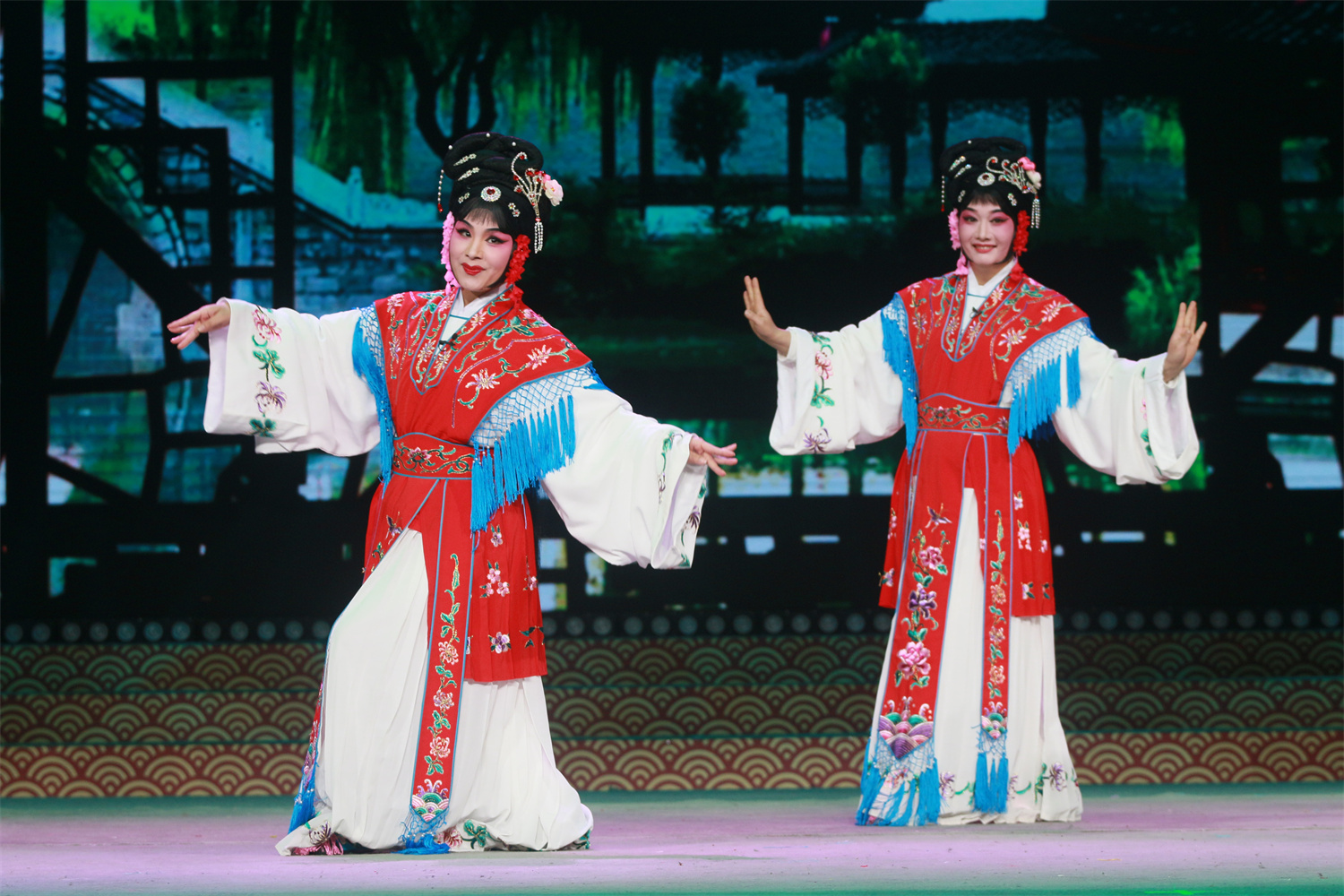 河南小皇后豫剧团成立三十周年专场晚会在郑州隆重举行