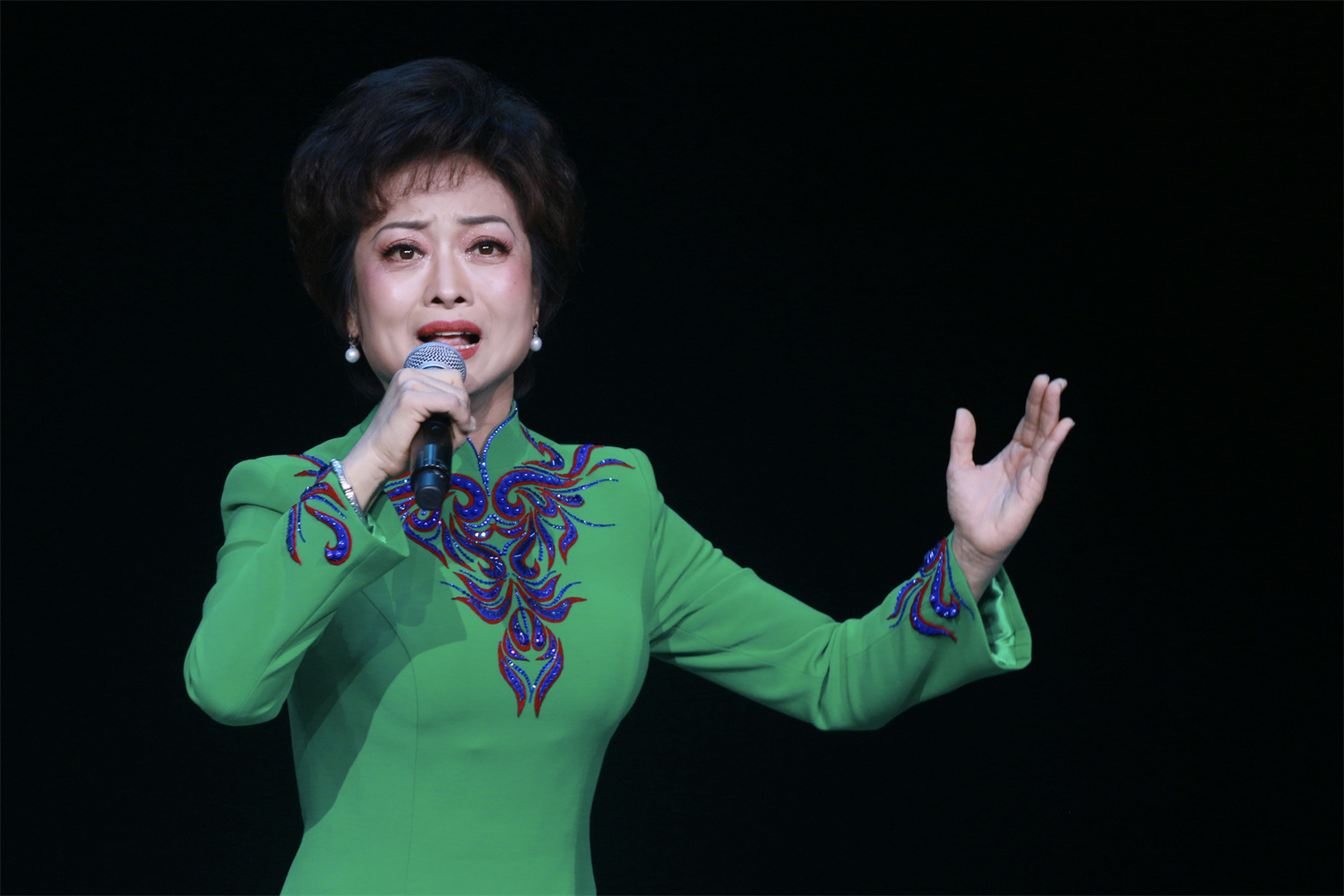 著名豫剧表演艺术家王素珍说:"我很骄傲,我拜了一