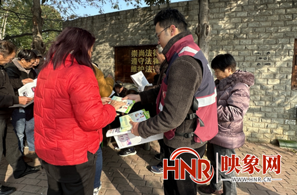 镇平县疾控中心 第二人民医院联合开展健康义诊活动