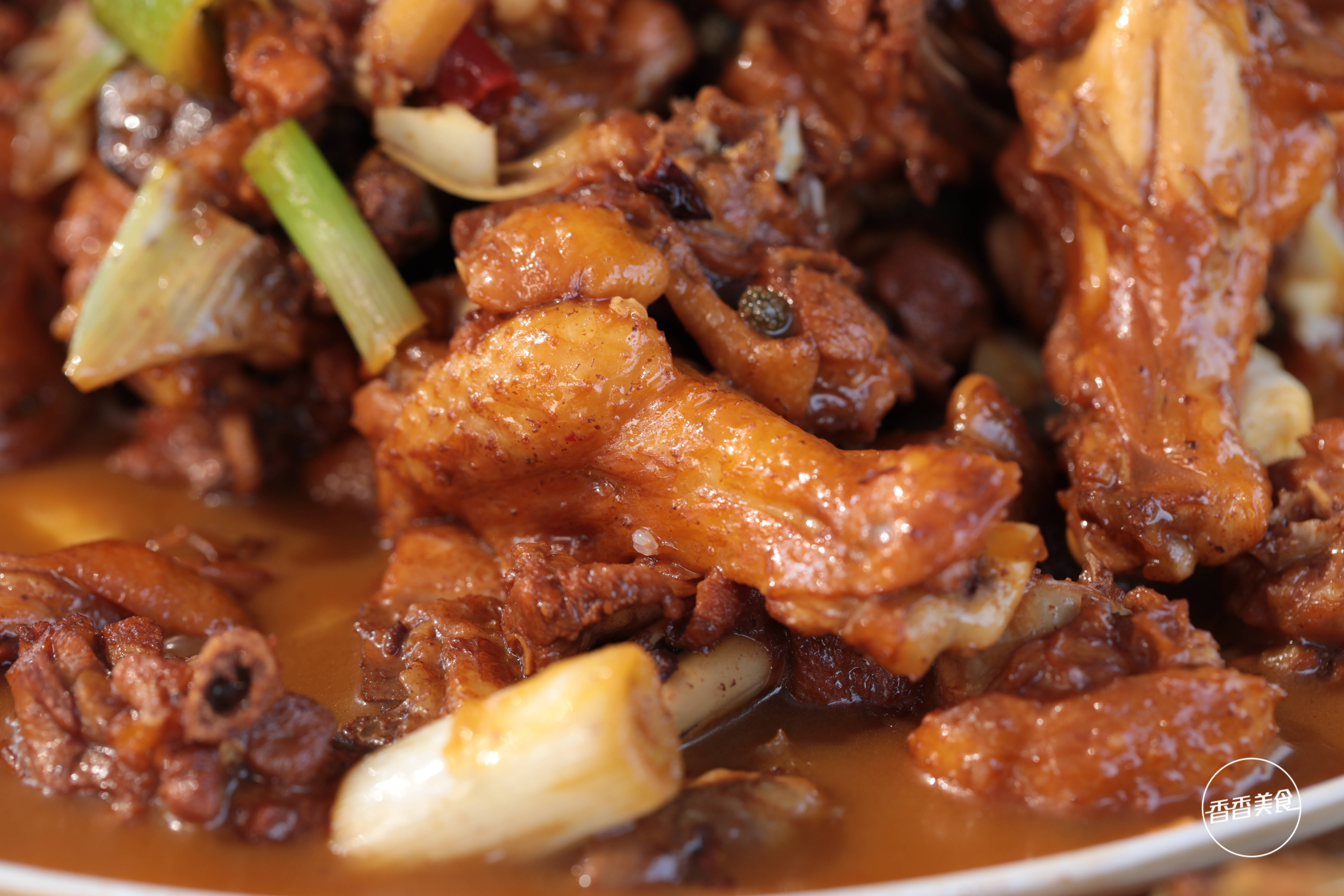 首页>香香美食>正文>「红烧柴鸡&炸白虾」红烧柴鸡,和红烧黄河鲤鱼一