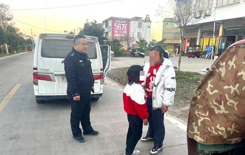 淮滨县：孩子超市走散 民警快速找回