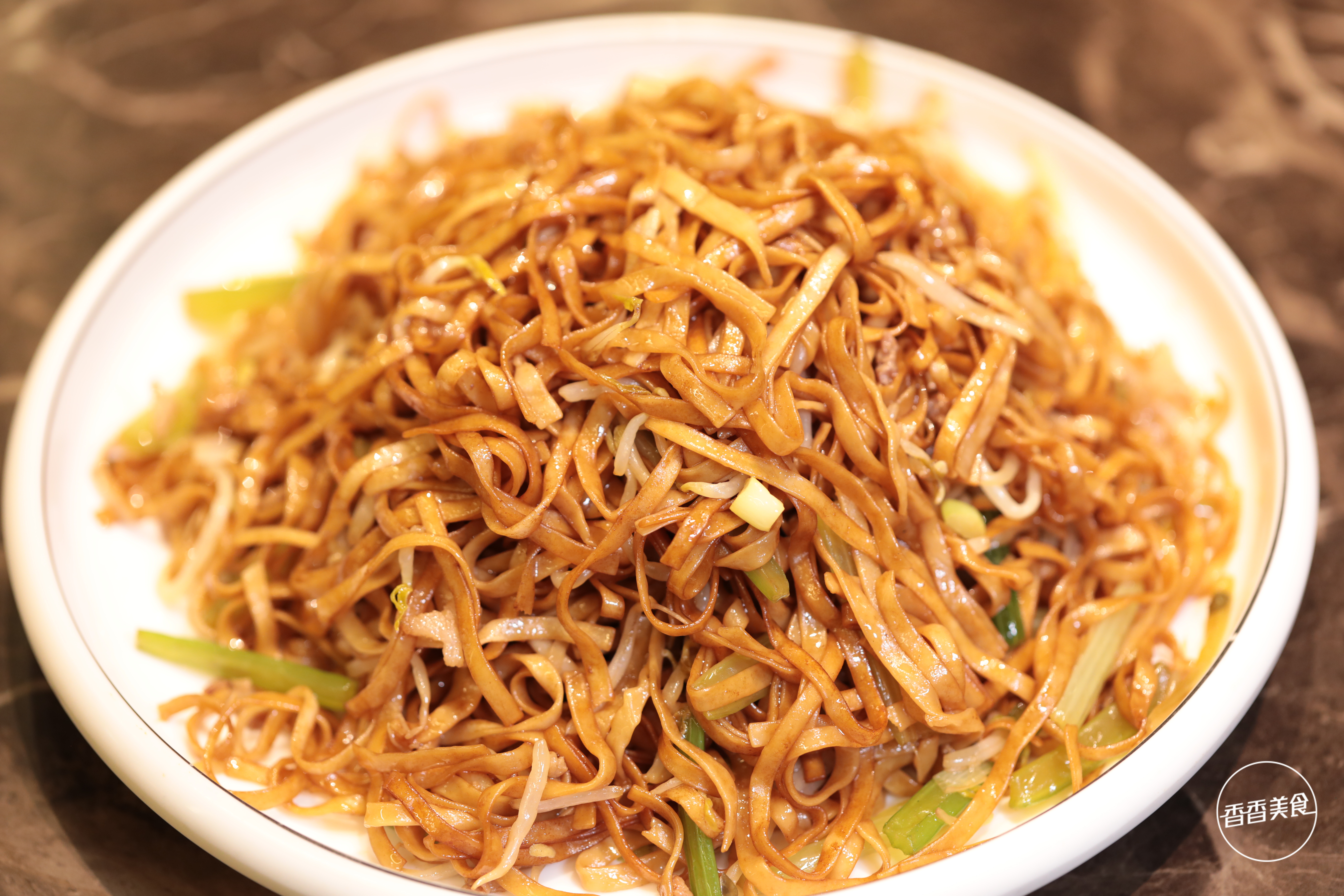 从夫妻店追着吃到现在食客最爱的就是这一碗炒面