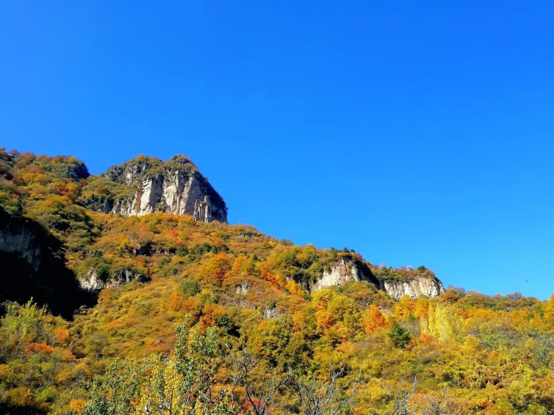 辉县市万仙山邂逅初冬的美景时光