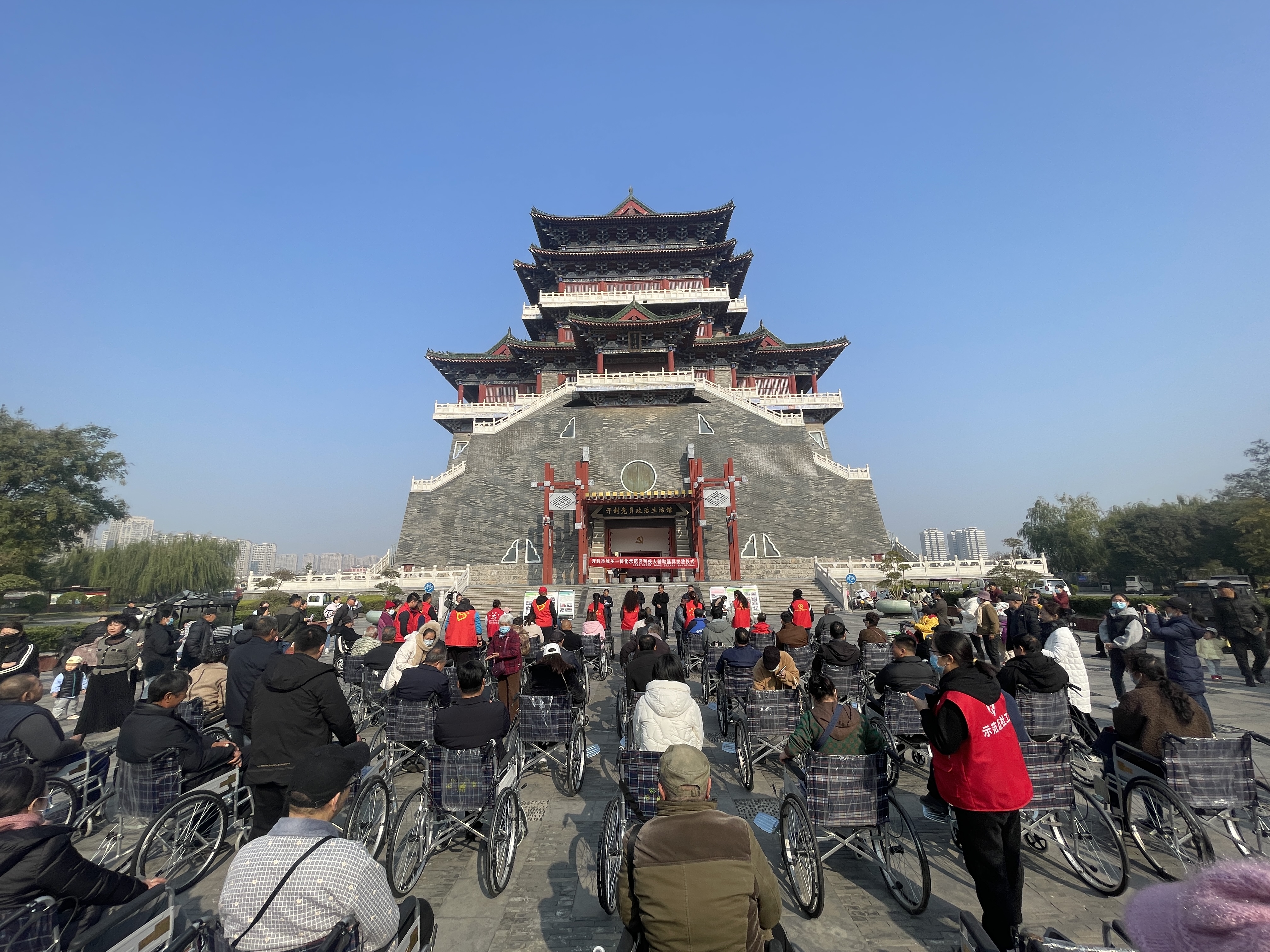 开封市示范区举办残疾人辅助器具发放仪式