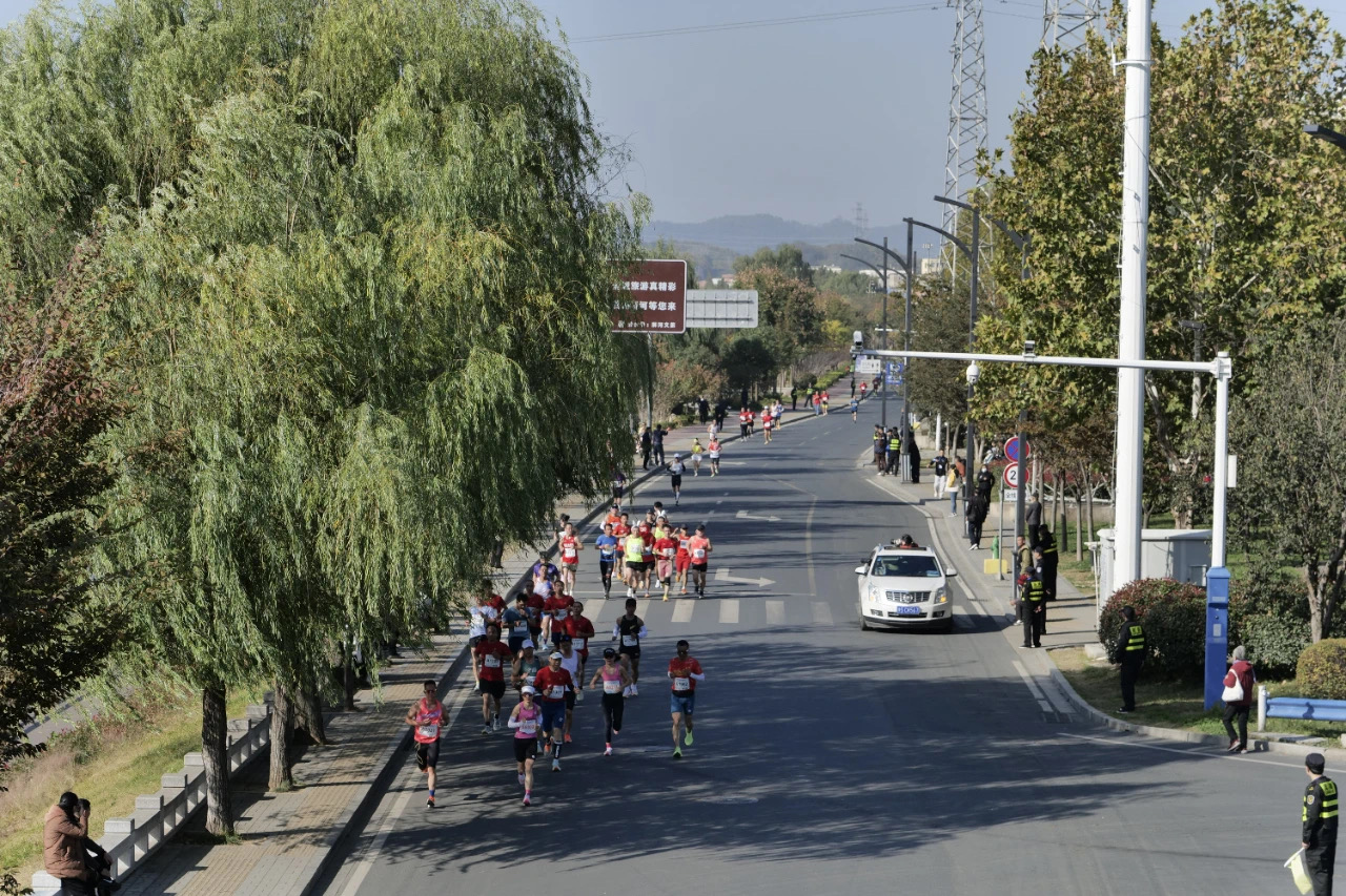 信阳：一场马拉松 爱上一座城