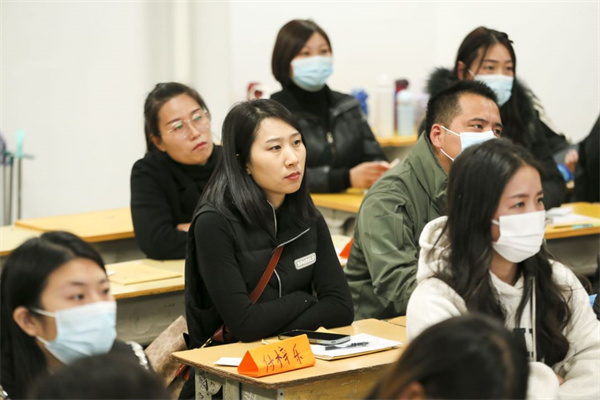 华师附属郑州高新区金竹街小学举行家校协同助廉家长会