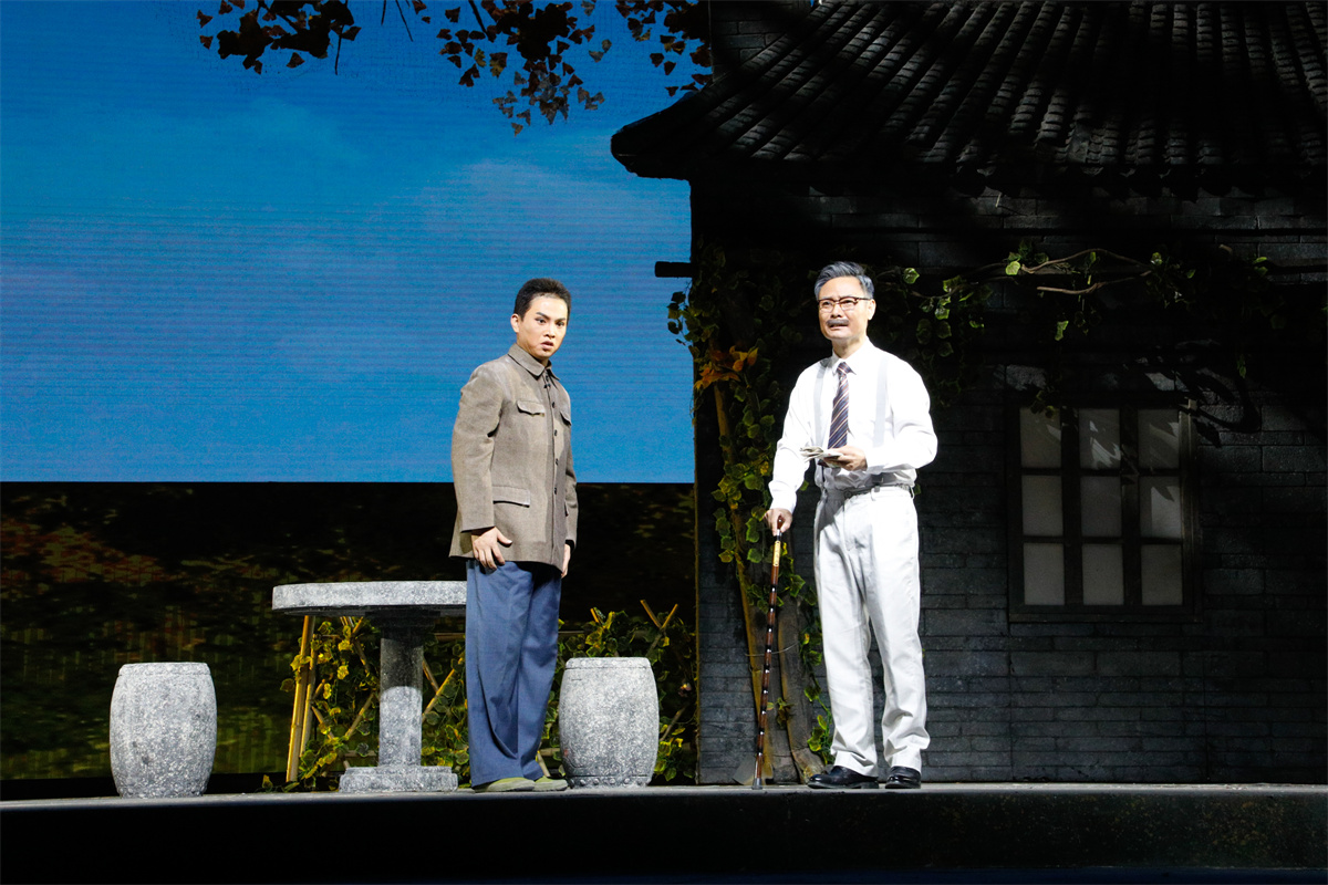 此次演出的青春版《大河安澜》是由杨历明(饰大河,大堤),刘雯卉(饰安