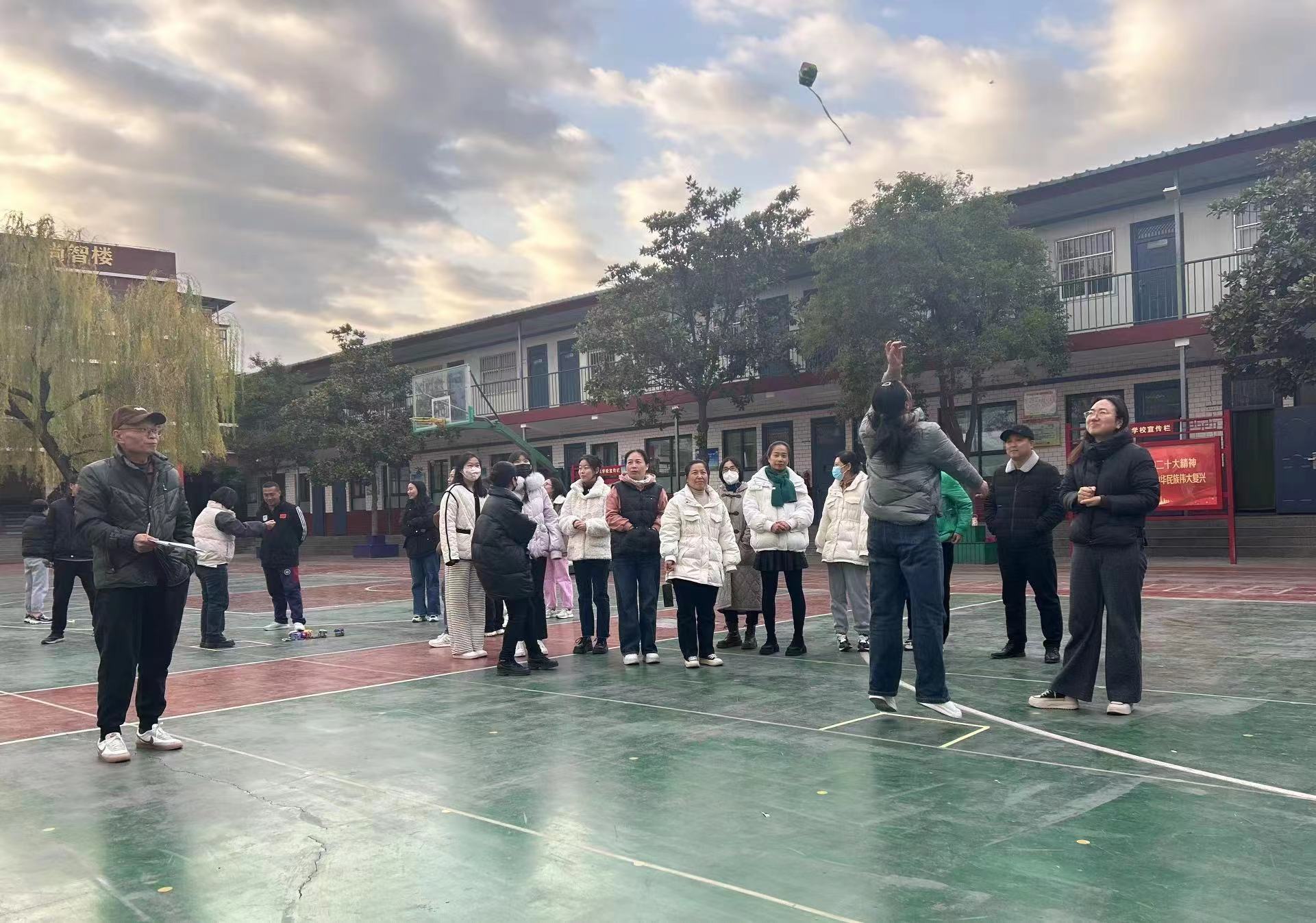 济源济水西关学校举行教职工趣味运动会