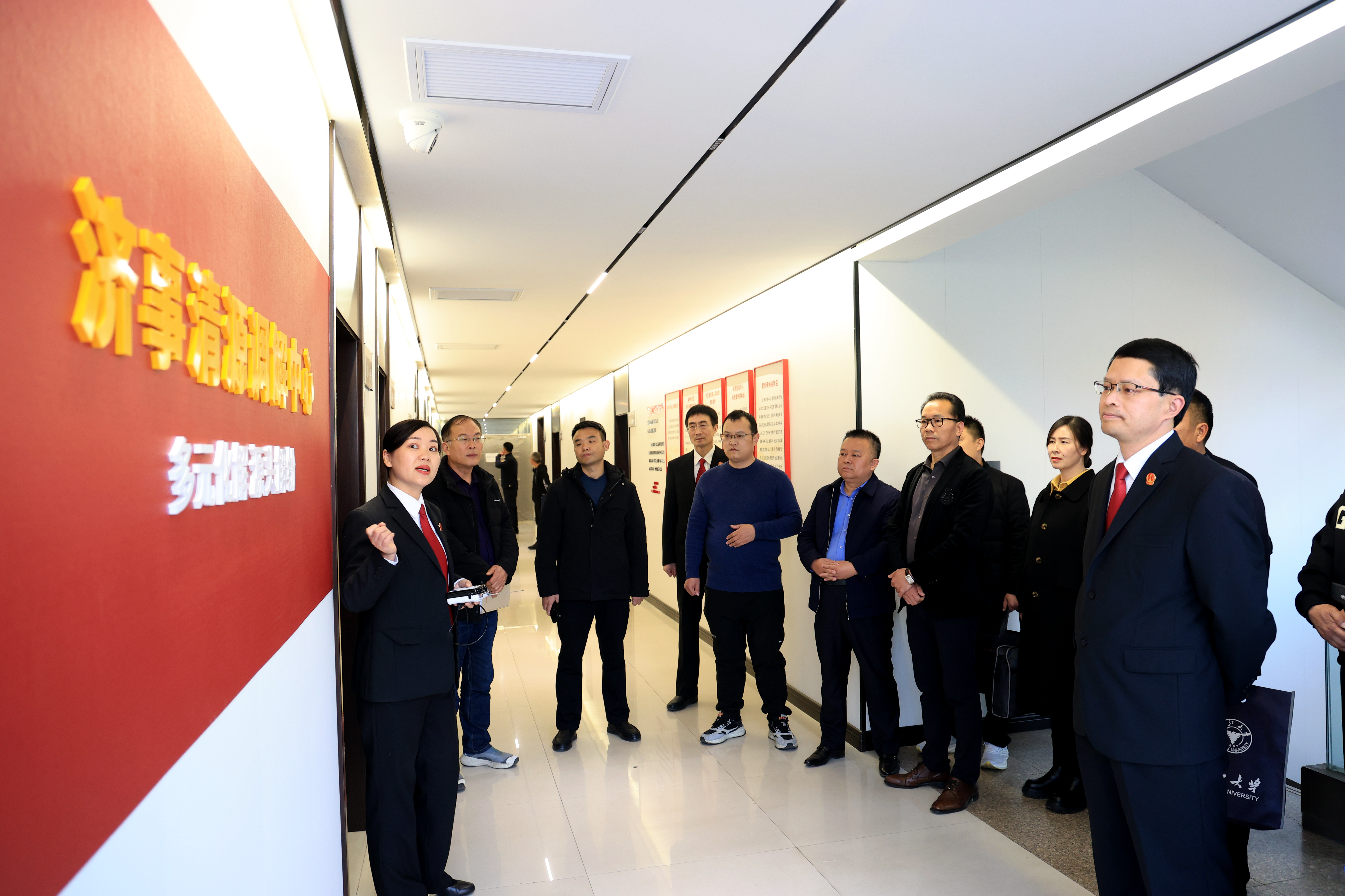 首页>济源>正文>翟宏伟指出,济源法院将认真梳理企业家代表们提出的