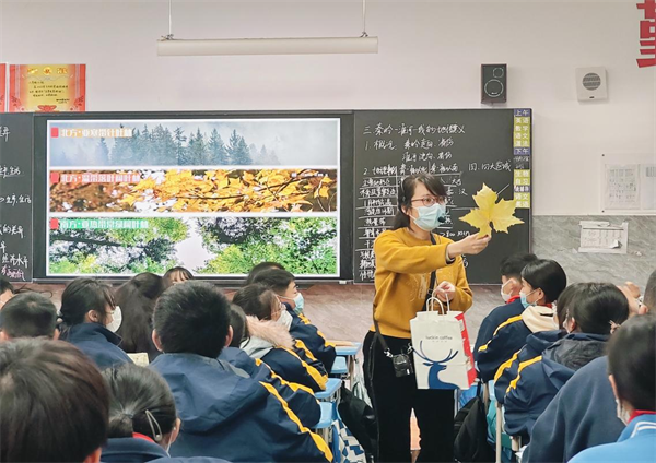 郑州四中管城校区开展菁青教师汇报课活动