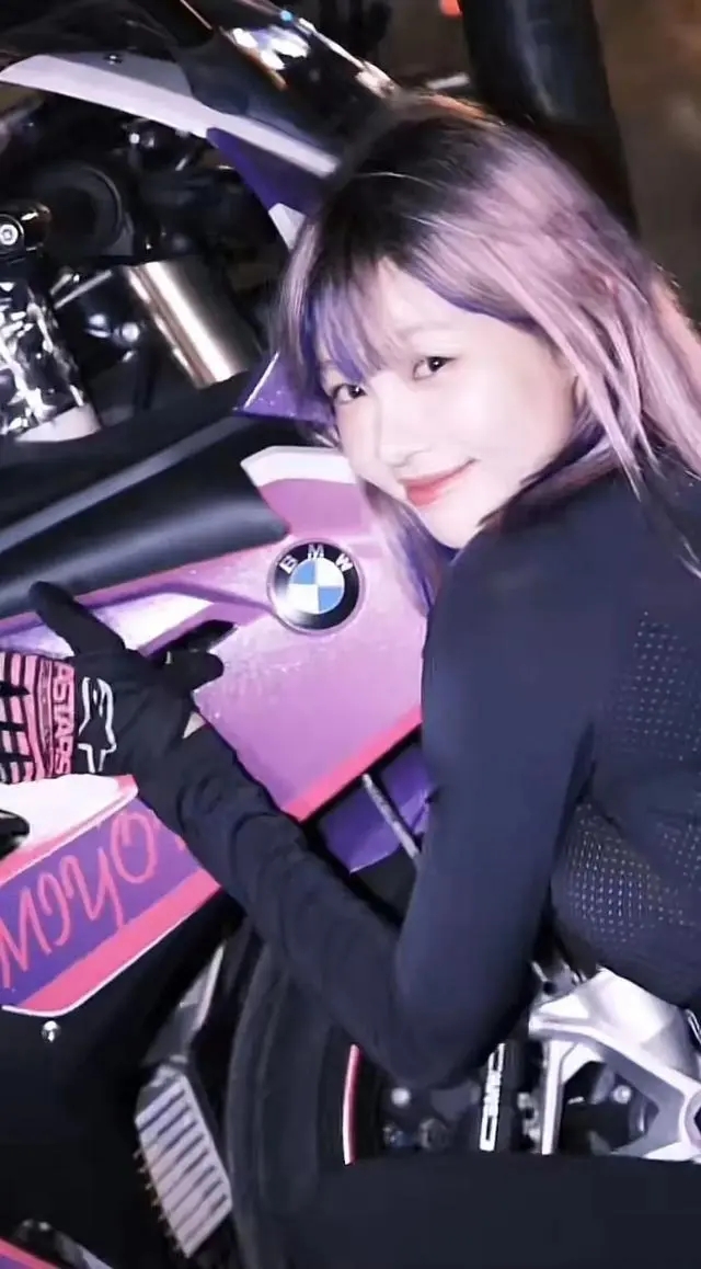 首页>热点新闻>正文>据了解,"痞幼"是风靡网络的"机车女神",后期也