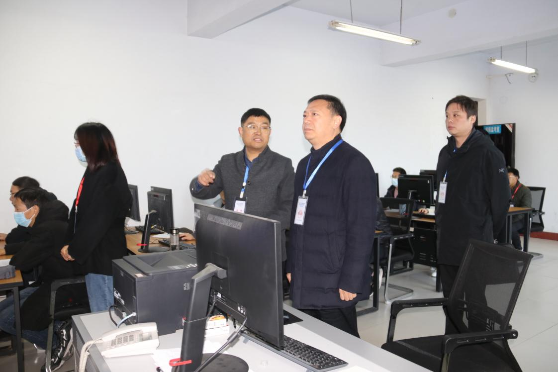 郑州市管城区政府领导视察2023年普通高中学生学业水平考试工作