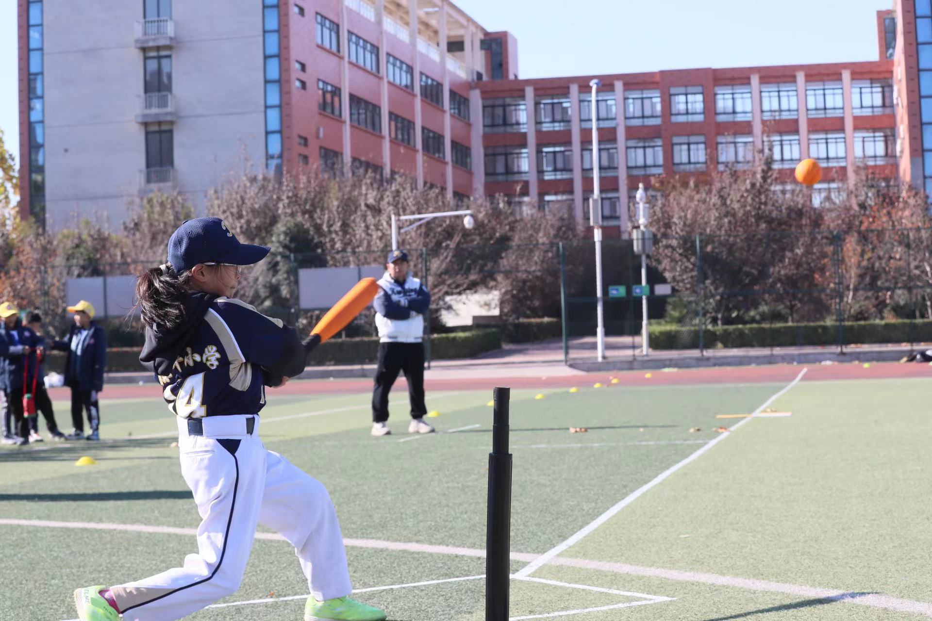 河南省软式棒垒球锦标赛闭幕上街区拿下两项冠军