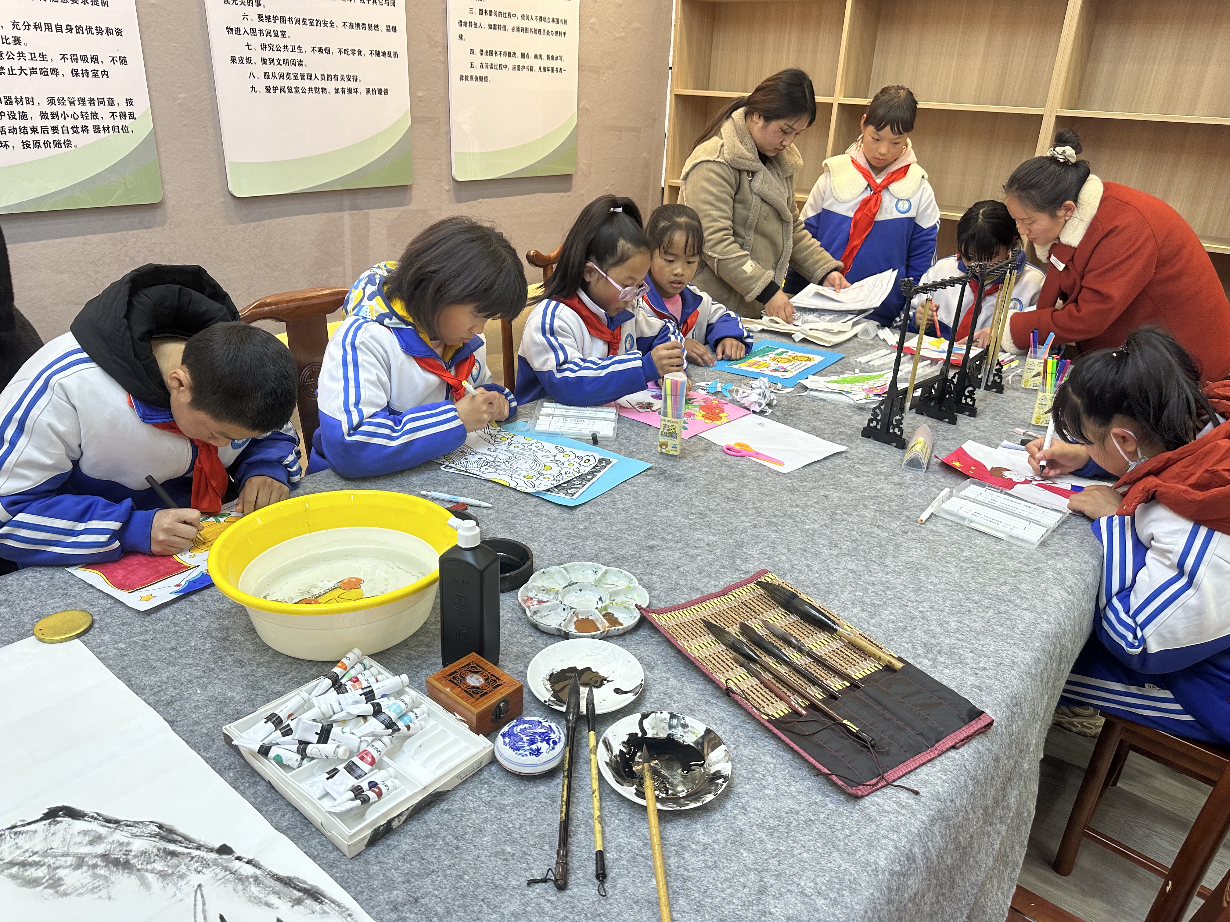 郑州慈善总会·百家姓公益慈善基金举办“童梦·希望图书室”捐赠仪式