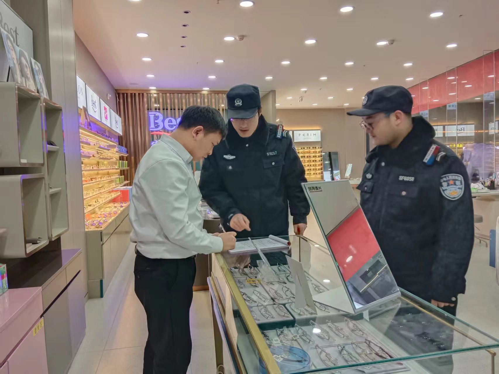 鹤壁市公安局示范区分局持续开展“九小场所”安全检查