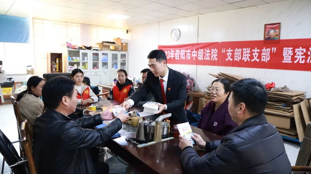 誓言铮铮 使命如磐——信阳中院开展宪法宣传系列活动