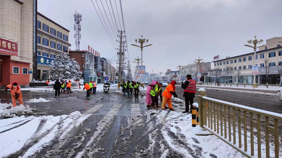 安阳市殷都区水冶镇以雪为令积极开展清雪除冰行动