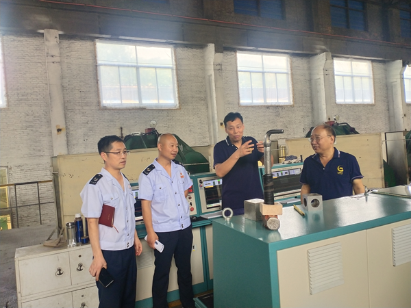 智税惠企 这边“枫”景独好