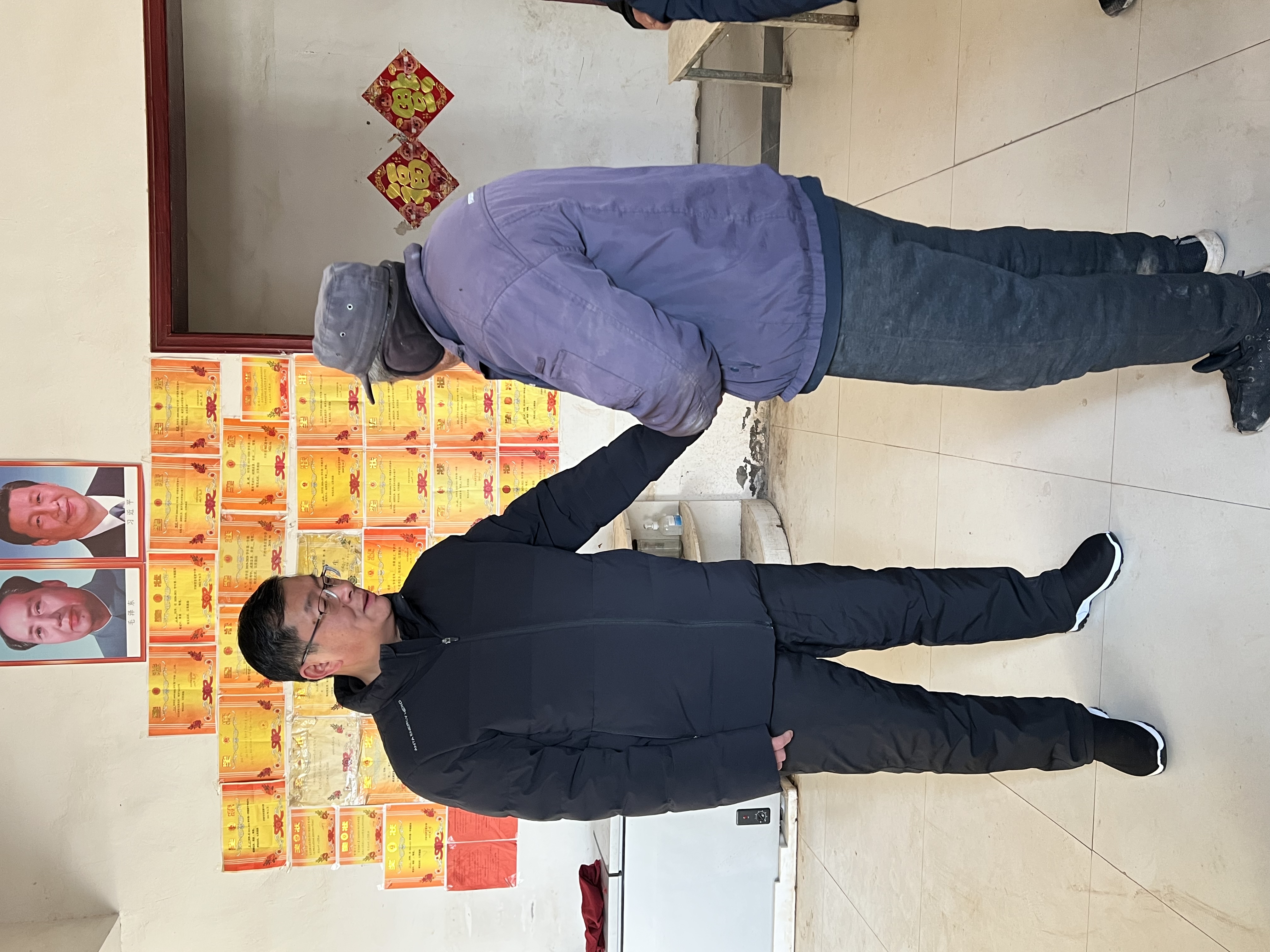 开封市示范区慈善总会开展“寒冬送温暖 关爱暖人心”活动