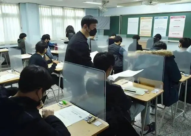 The South Korean college entrance examination received the paper 1 minute in advance, and the students claimed 20 million： harm me to me