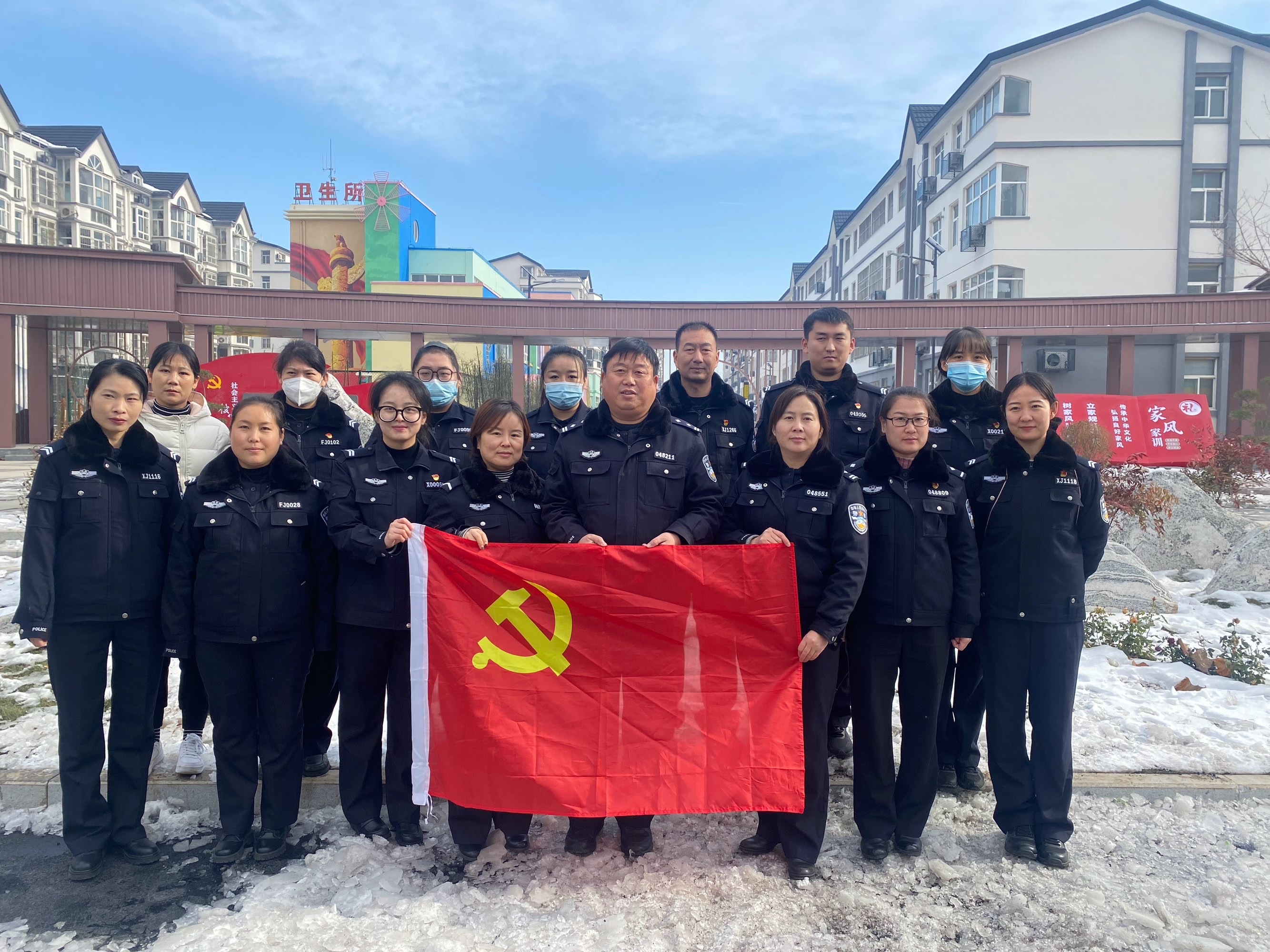 淇县公安局党支部开展“情暖冬至日 党群心连心”关爱老人志愿服务活动