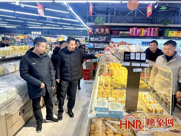 商丘市市场监管局提前介入 精准防控 确保“双节”期间食品销售安全(图1) 商丘市市场监管局提前介入 精准防控 确保“双节”期间食品销售安全(图1)